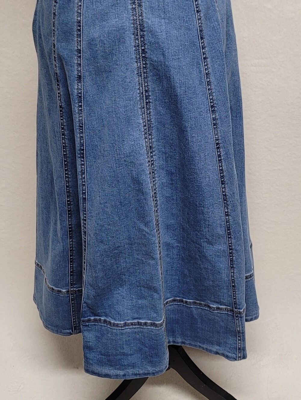 House of Harlow Stretchy Denim Belted Sweetheart Neck Fit & Flare Midi Dress 10 - Picture 10 of 13